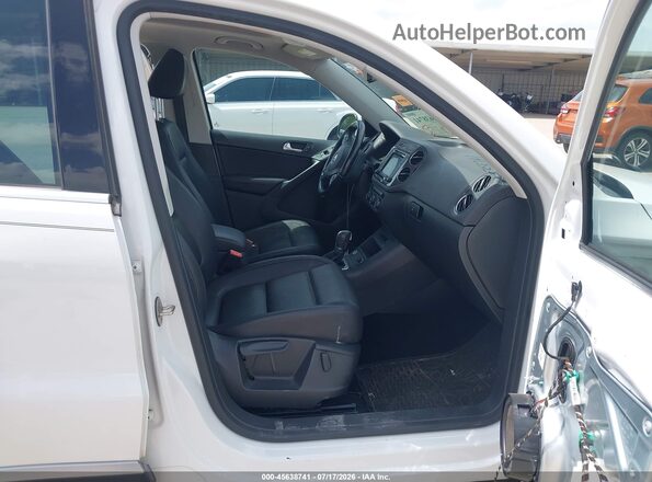 WVGRV7AX1HW503814 2017 VOLKSWAGEN TIGUAN White წინა სალონის ხედი