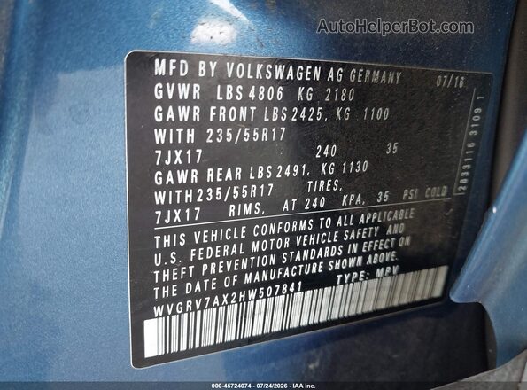 WVGRV7AX2HW507841 2017 VOLKSWAGEN TIGUAN Blue Vista del compartimento del motor