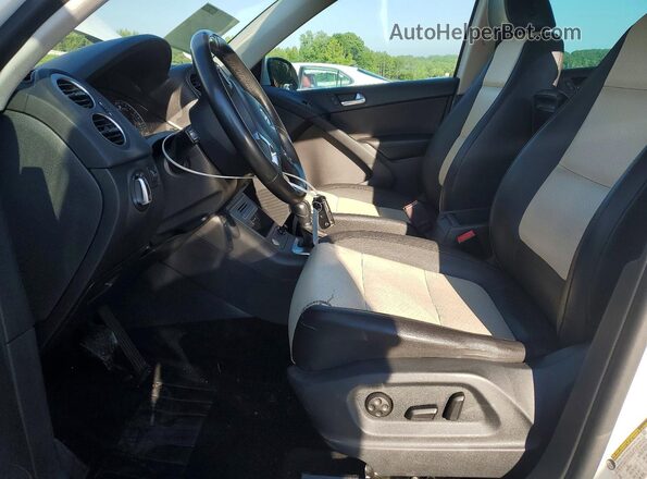 WVGRV7AX7HK019279 2017 VOLKSWAGEN TIGUAN Белый Вид салона спереди