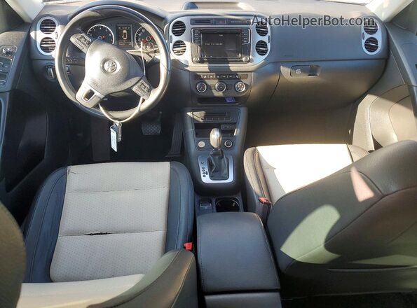 WVGRV7AX7HK019279 2017 VOLKSWAGEN TIGUAN Белый Вид панели приборов
