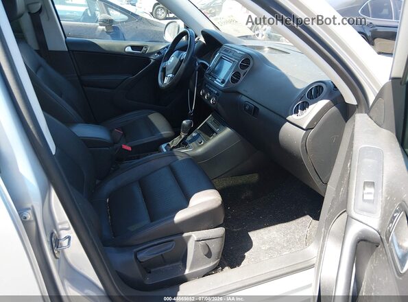WVGRV7AX8HK002877 2017 VOLKSWAGEN TIGUAN Gray წინა სალონის ხედი