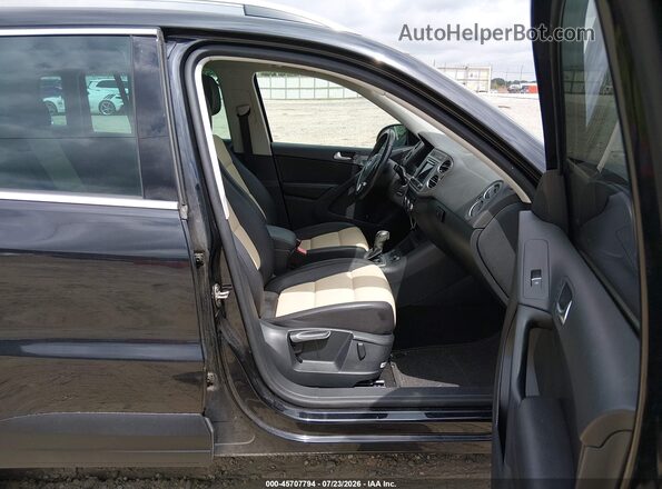 WVGRV7AX8HK008971 2017 VOLKSWAGEN TIGUAN Black Вид салону спереду