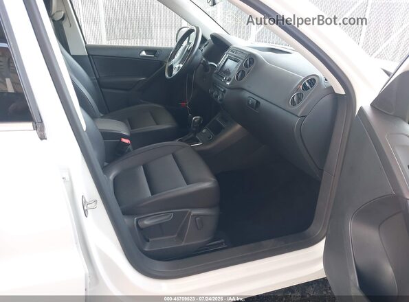 WVGSV7AX1HK005881 2017 VOLKSWAGEN TIGUAN White Vista interior delantera