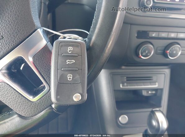 WVGSV7AX1HK005881 2017 VOLKSWAGEN TIGUAN White Vista del salpicadero