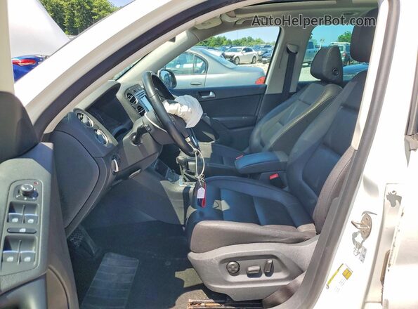 WVGSV7AX2HK007381 2017 VOLKSWAGEN TIGUAN White წინა სალონის ხედი