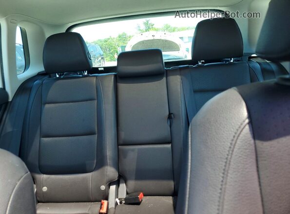 WVGSV7AX2HK007381 2017 VOLKSWAGEN TIGUAN White უკანა სავარძლების ხედი