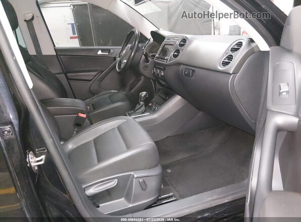 WVGSV7AX4HK007527 2017 VOLKSWAGEN TIGUAN Черный Вид салона спереди