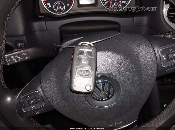 WVGSV7AX4HK007527 2017 VOLKSWAGEN TIGUAN Черный Вид панели приборов
