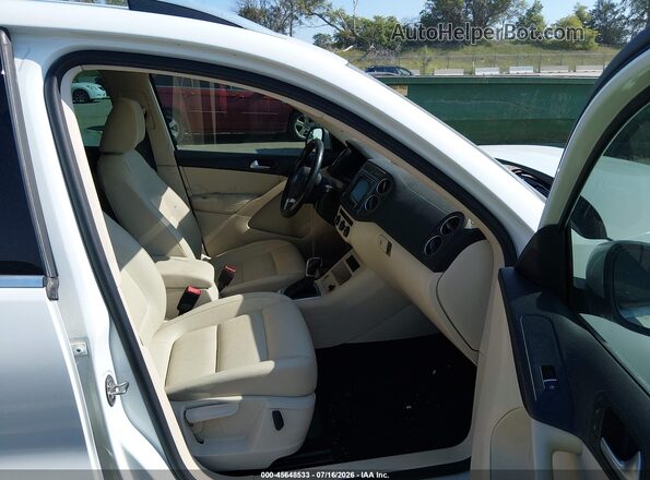 WVGSV7AX5HW500688 2017 VOLKSWAGEN TIGUAN White წინა სალონის ხედი
