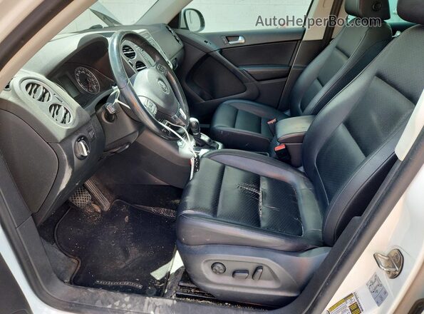 WVGSV7AX8HW500250 2017 VOLKSWAGEN TIGUAN White Widok wnętrza z przodu