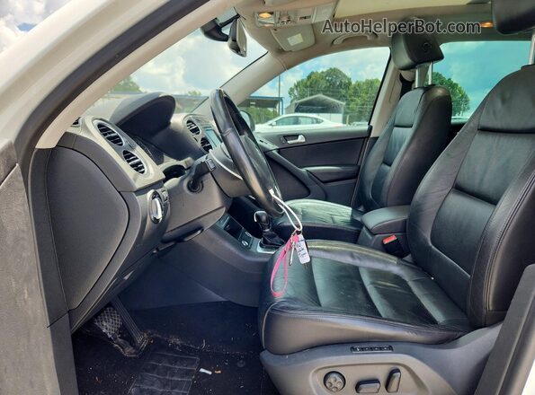 WVGTV7AX4HW507667 2017 VOLKSWAGEN TIGUAN White წინა სალონის ხედი