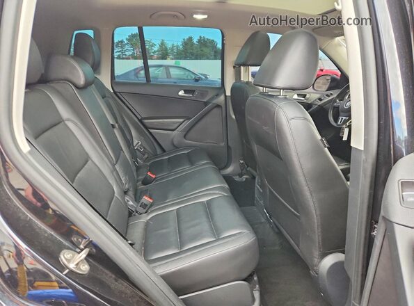 WVGUV7AX1HK009096 2017 VOLKSWAGEN TIGUAN Black Widok wnętrza z tyłu