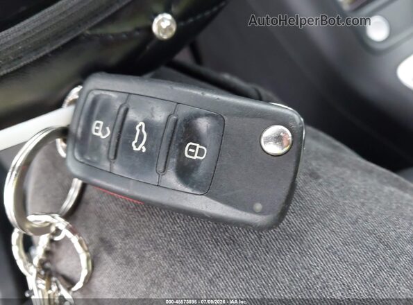 WVGUV7AX2HK007664 2017 VOLKSWAGEN TIGUAN White Widok deski rozdzielczej