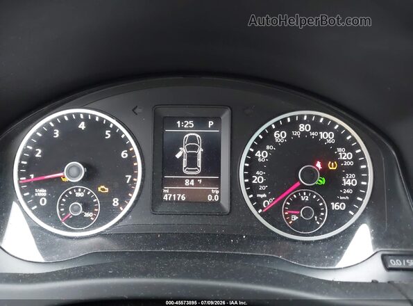 WVGUV7AX2HK007664 2017 VOLKSWAGEN TIGUAN White Widok tylnych siedzeń
