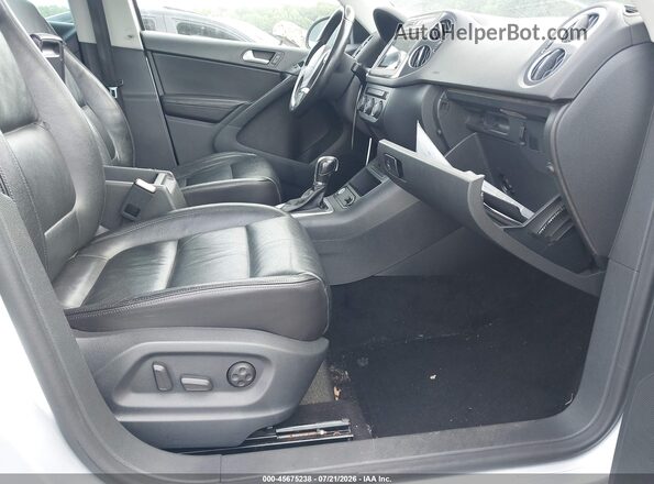 WVGUV7AX2HW509602 2017 VOLKSWAGEN TIGUAN Silver წინა სალონის ხედი