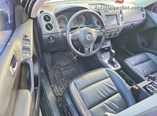 WVGUV7AX7HW504895 2017 VOLKSWAGEN TIGUAN Black Widok deski rozdzielczej