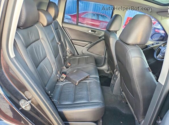 WVGUV7AX7HW504895 2017 VOLKSWAGEN TIGUAN Black Widok wnętrza z tyłu