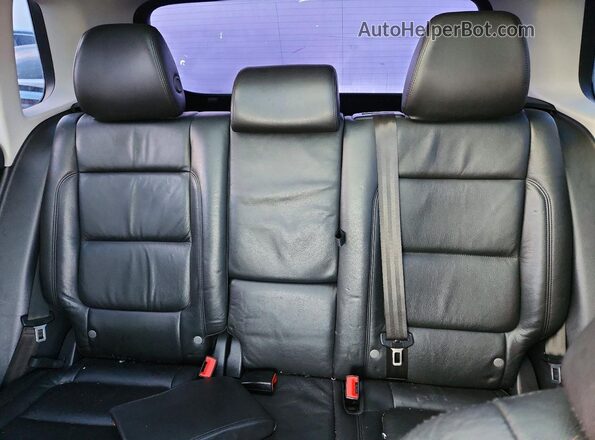 WVGUV7AX7HW504895 2017 VOLKSWAGEN TIGUAN Black Widok tylnych siedzeń