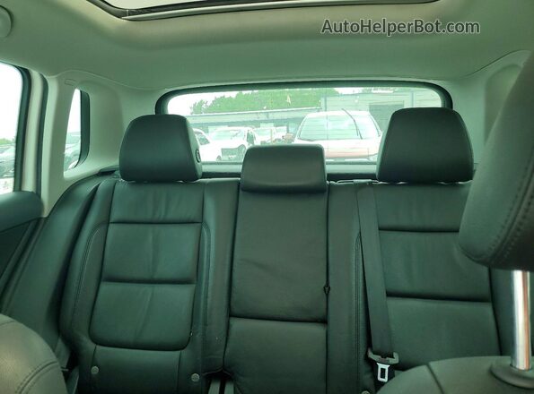 WVGUV7AX8HK036652 2017 VOLKSWAGEN TIGUAN White Widok tylnych siedzeń