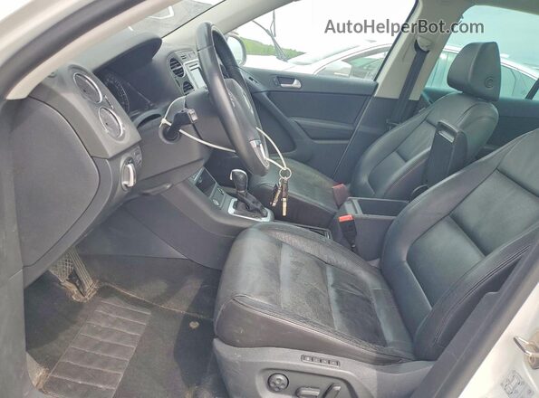 WVGUV7AX8HK036652 2017 VOLKSWAGEN TIGUAN White Widok wnętrza z przodu