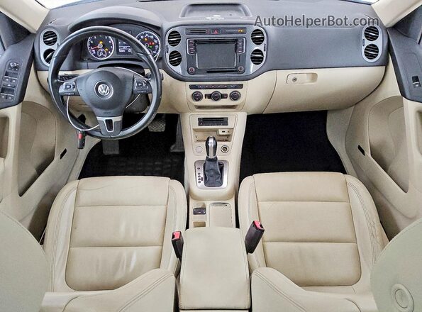 WVGVV7AX3HK034490 2017 VOLKSWAGEN TIGUAN Black Widok deski rozdzielczej