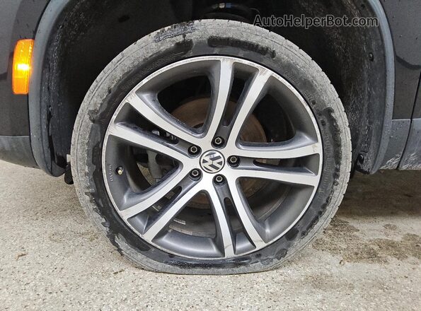 WVGVV7AX3HK034490 2017 VOLKSWAGEN TIGUAN Black 