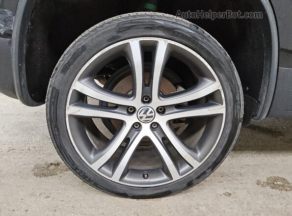 WVGVV7AX3HK034490 2017 VOLKSWAGEN TIGUAN Black 