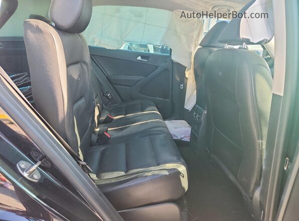 WVGVV7AX7HW512922 2017 VOLKSWAGEN TIGUAN Black Widok wnętrza z tyłu