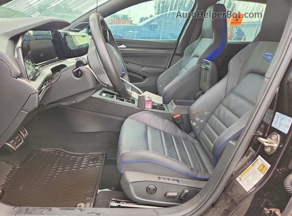 WVWAB7CD6PW164589 2023 VOLKSWAGEN GOLF Черный Вид салона спереди