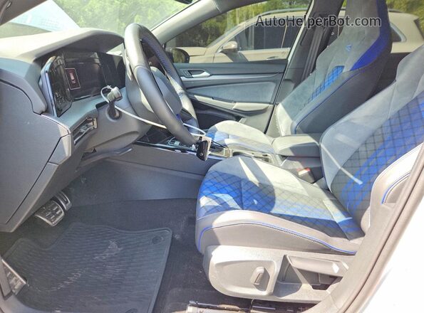 WVWEB7CD1SW216768 2025 VOLKSWAGEN GOLF White Vista interior delantera