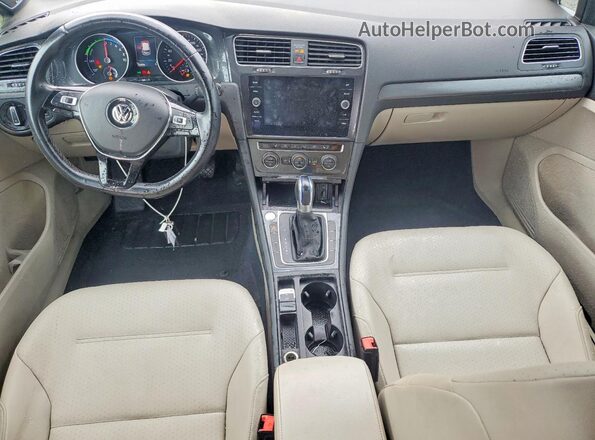 WVWPR7AU4JW908111 2018 VOLKSWAGEN GOLF White Առջևի վահանակի տեսք