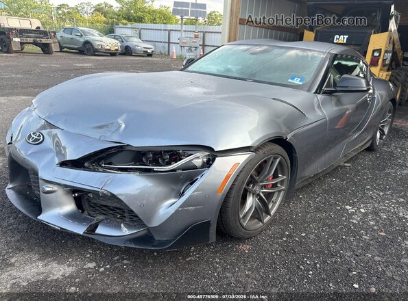 WZ1DB0C04MW034700 2021 TOYOTA GR SUPRA Silver Vista tres cuartos delantera izquierda