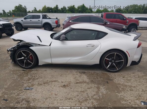 WZ1DB0C09NW048433 2022 TOYOTA GR SUPRA White 360 interior view