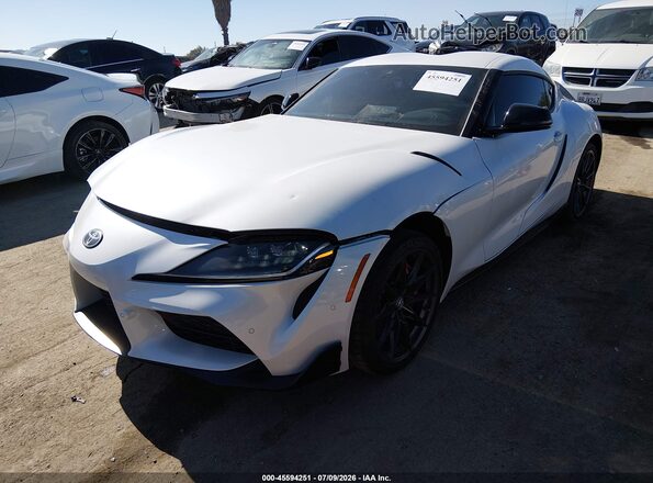 WZ1DB0G01TW072748 2026 TOYOTA GR SUPRA White წინა მარცხენა ხედი სამი მეოთხედიდან