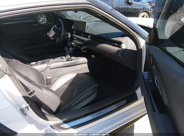 WZ1DB0G01TW072748 2026 TOYOTA GR SUPRA White წინა სალონის ხედი