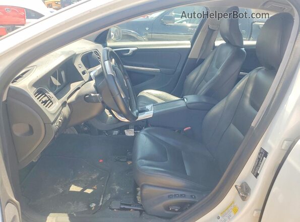 YV126MFJ0G2402530 2016 VOLVO S60 White Front interior view
