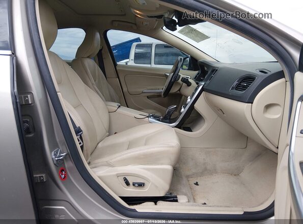 YV126MFK2G2392799 2016 VOLVO S60 Beige Սալոնի դիմացի տեսք