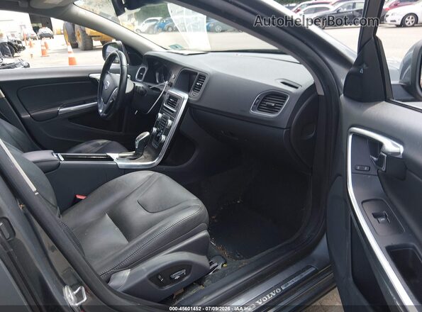 YV126MFK2G2406751 2016 VOLVO S60 Gray წინა სალონის ხედი