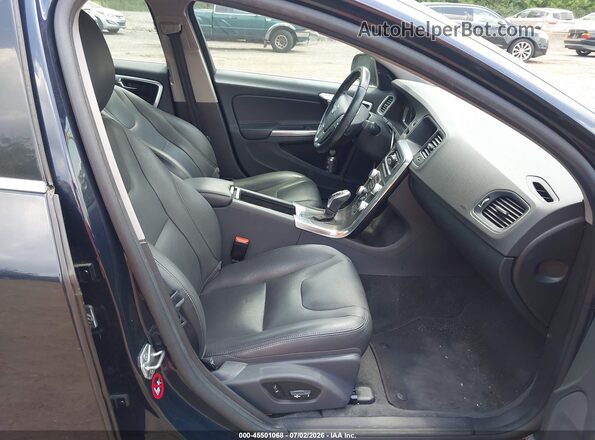 YV126MFK2G2411240 2016 VOLVO S60 Blue Front interior view