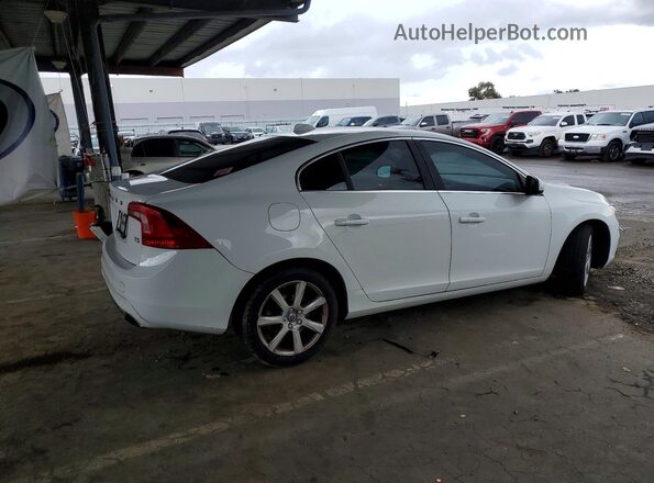 YV126MFKXG2397930 2016 VOLVO S60 White Trasero derecho