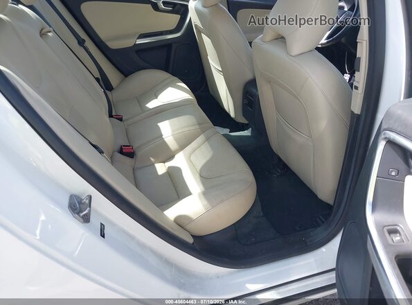 YV126MFKXG2411664 2016 VOLVO S60 White Widok naklejki z numerem VIN