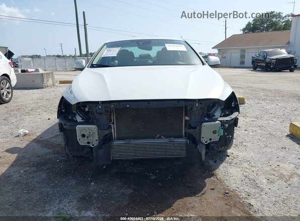YV126MFKXG2411664 2016 VOLVO S60 White Widok z przodu