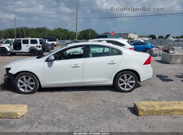 YV126MFKXG2411664 2016 VOLVO S60 White Widok wnętrza 360 stopni