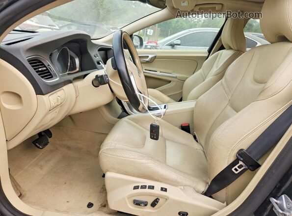 YV126MFL0H2438947 2017 VOLVO S60 Charcoal Vista interior delantera