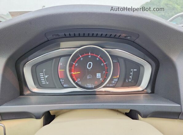 YV126MFL0H2438947 2017 VOLVO S60 Charcoal Vista del cuadro de instrumentos