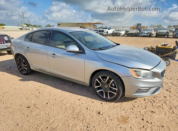 YV126MFL1H2422255 2017 VOLVO S60 Silver Przód prawy