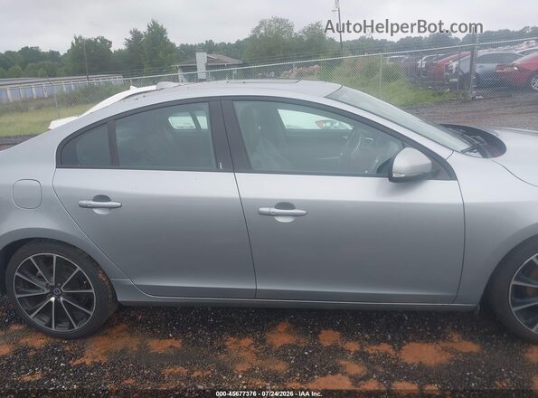 YV126MFL3H2433547 2017 VOLVO S60 Silver Вид задньої частини салону