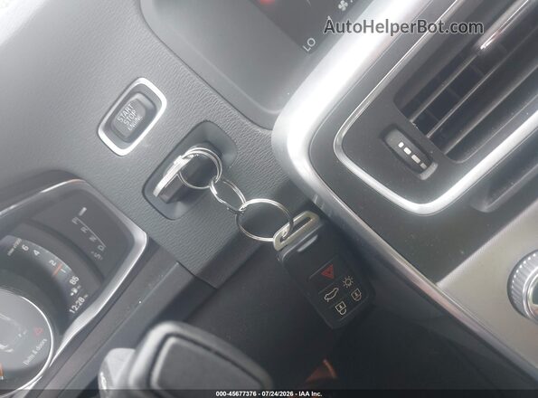 YV126MFL3H2433547 2017 VOLVO S60 Silver Вид панелі приладів