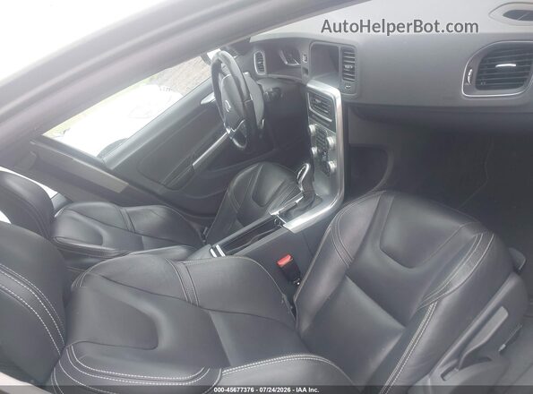 YV126MFL3H2433547 2017 VOLVO S60 Silver Вид салону спереду