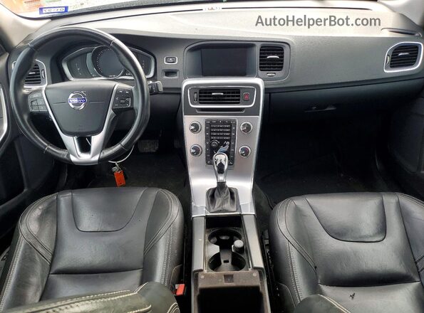 YV126MFL6J2450896 2018 VOLVO S60 Silver Vista del salpicadero